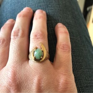 14k Yellow Gold Vintage Jade Horseshoe Ring